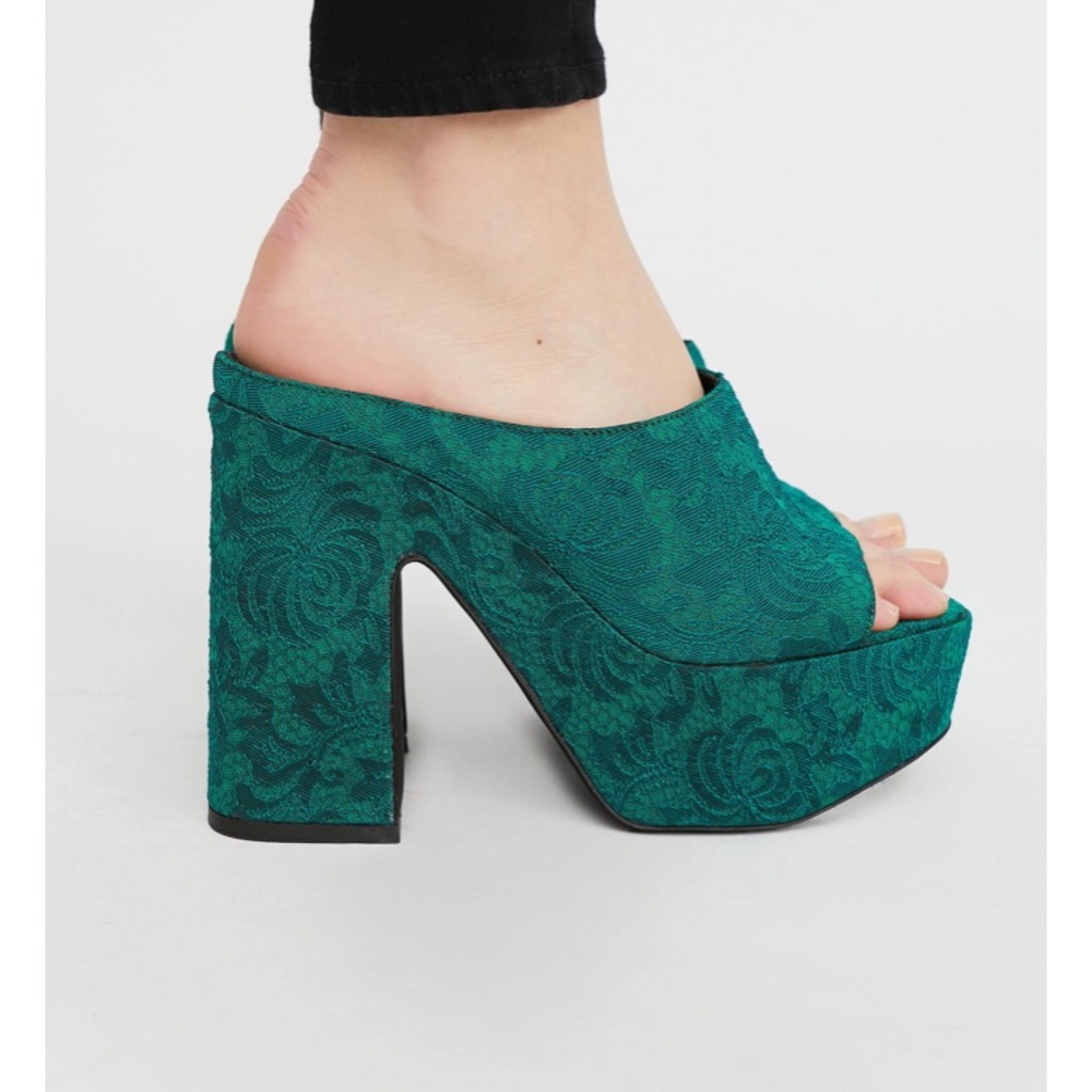 New Daze Platforms